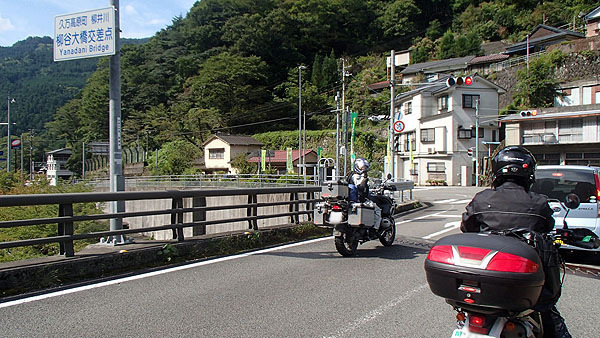 柳谷大橋交差点